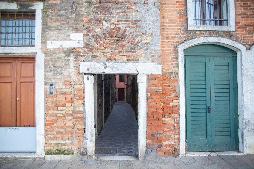 Ca Viola e Tobia by Venicevillas - Tap to explore photos