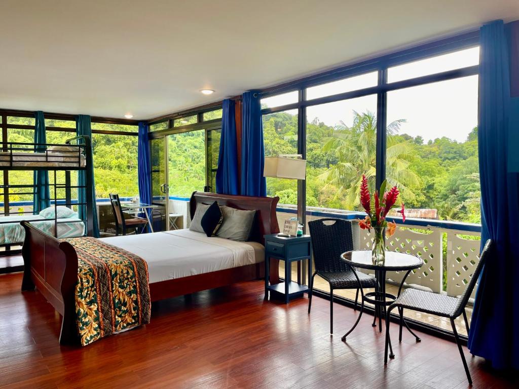 Ngermid Oasis- 1BD, Beautiful Lodge, Amazing Views photo 3