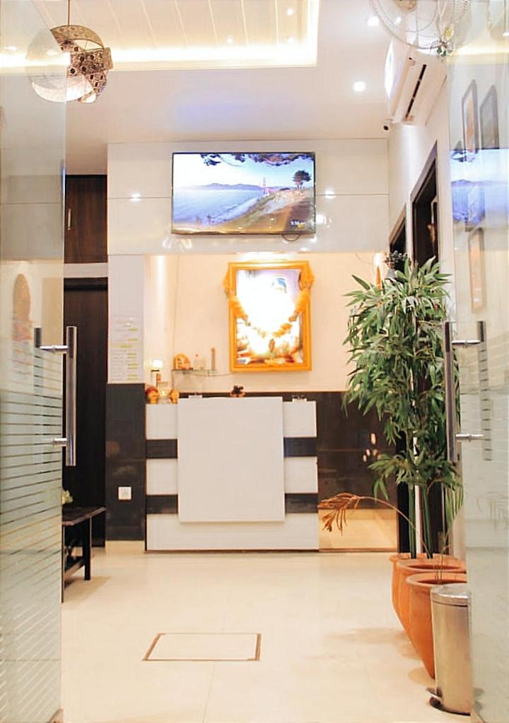 HOTEL NOOR RESIDENCY -- Golden Temple Market -- High Rated Hotel