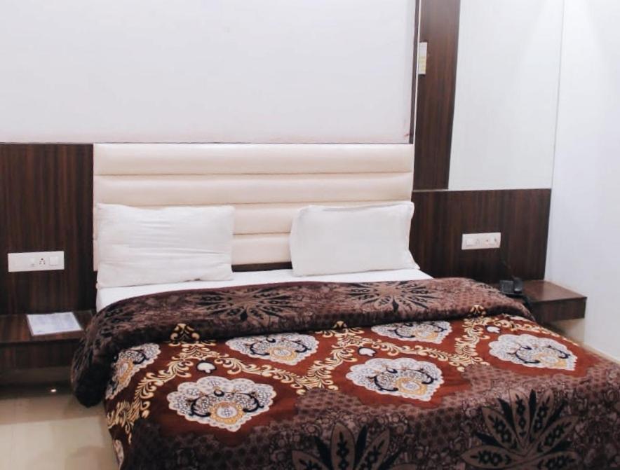 HOTEL NOOR RESIDENCY -- Golden Temple Market -- High Rated Hotel photo 3