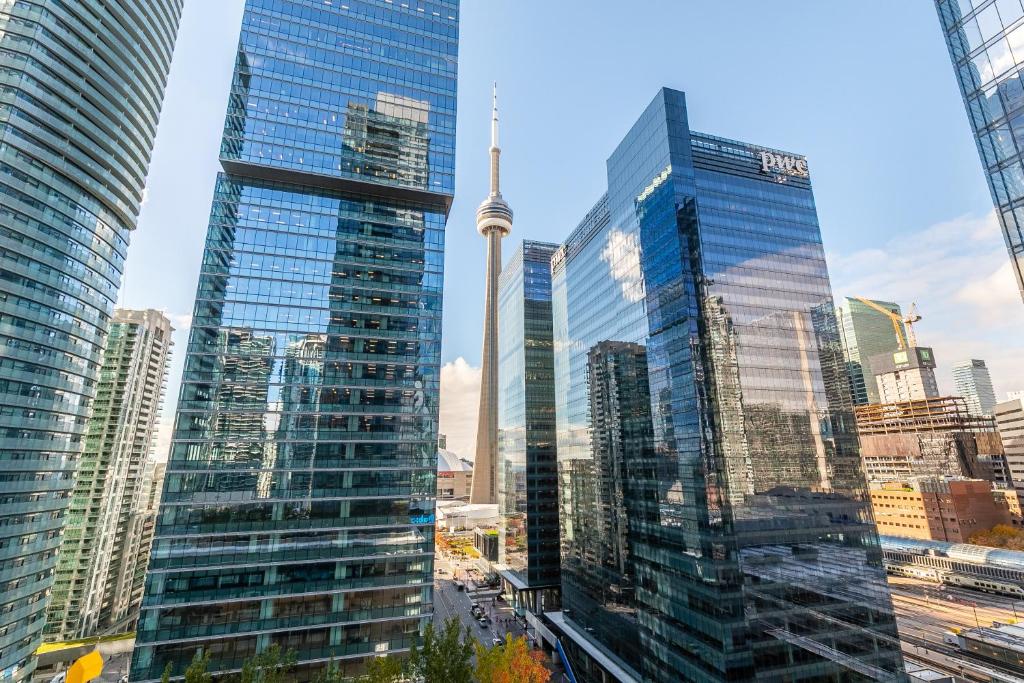 Gorgeous Condo in Downtown Near CN Tower photo 1