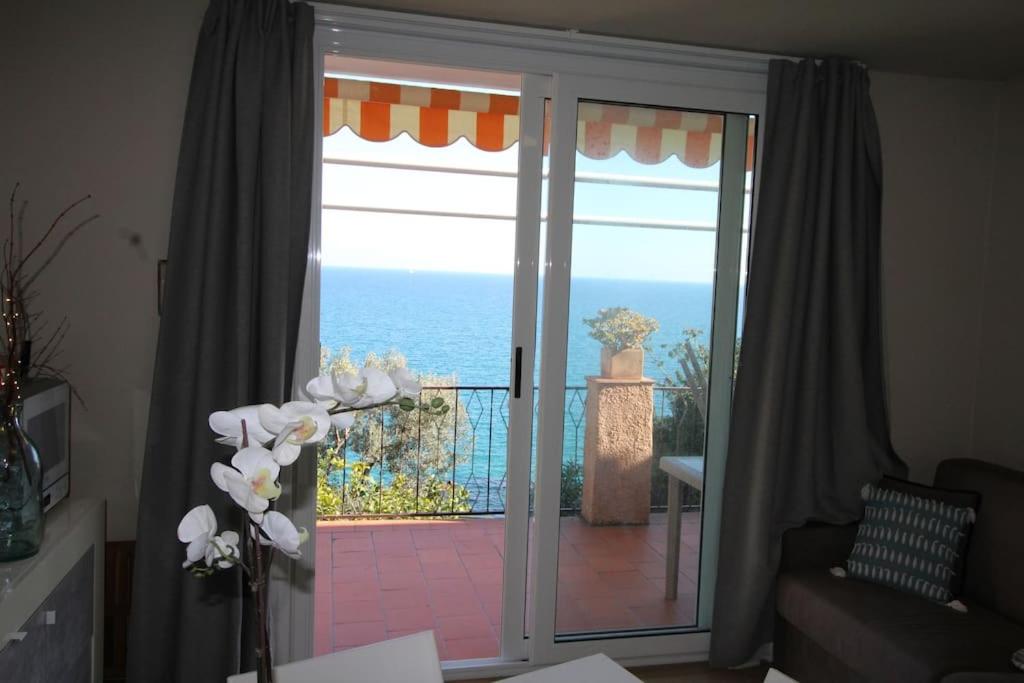 Terrace on the sea: beach & pool photo 3