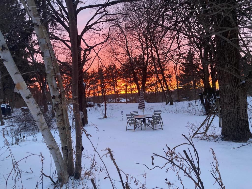 Charming Ghent Getaway, minutes from Hudson! image