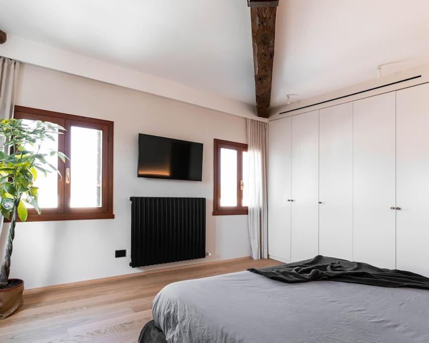 1-bedroom design apartment with panoramic view photo 3
