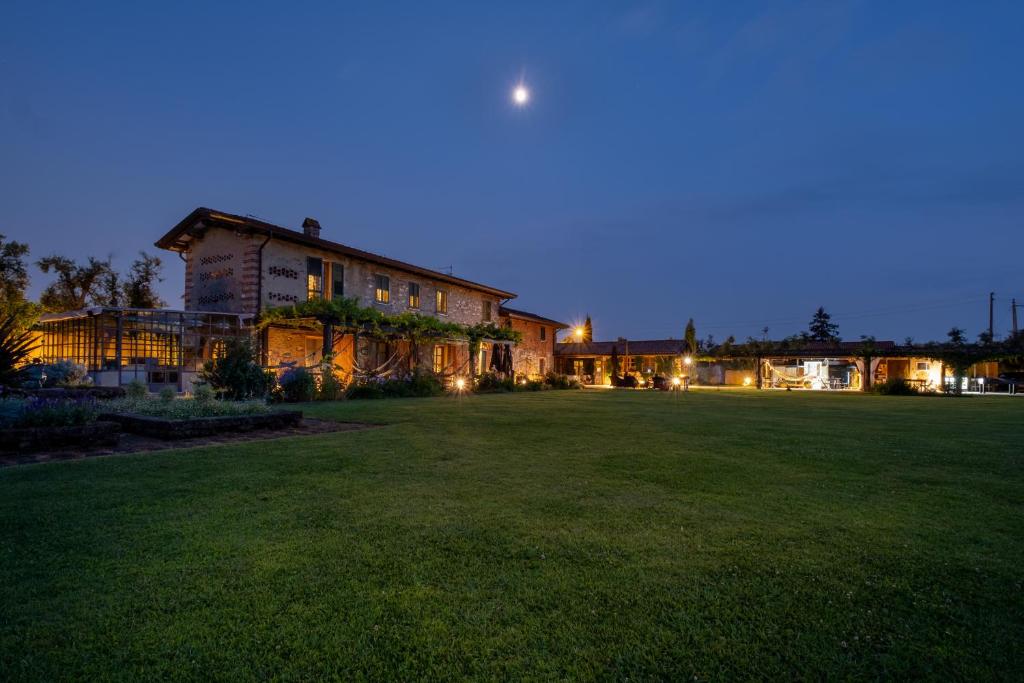 Olimagio Farm Stay with animals and 25m pool, beach at cycling distance