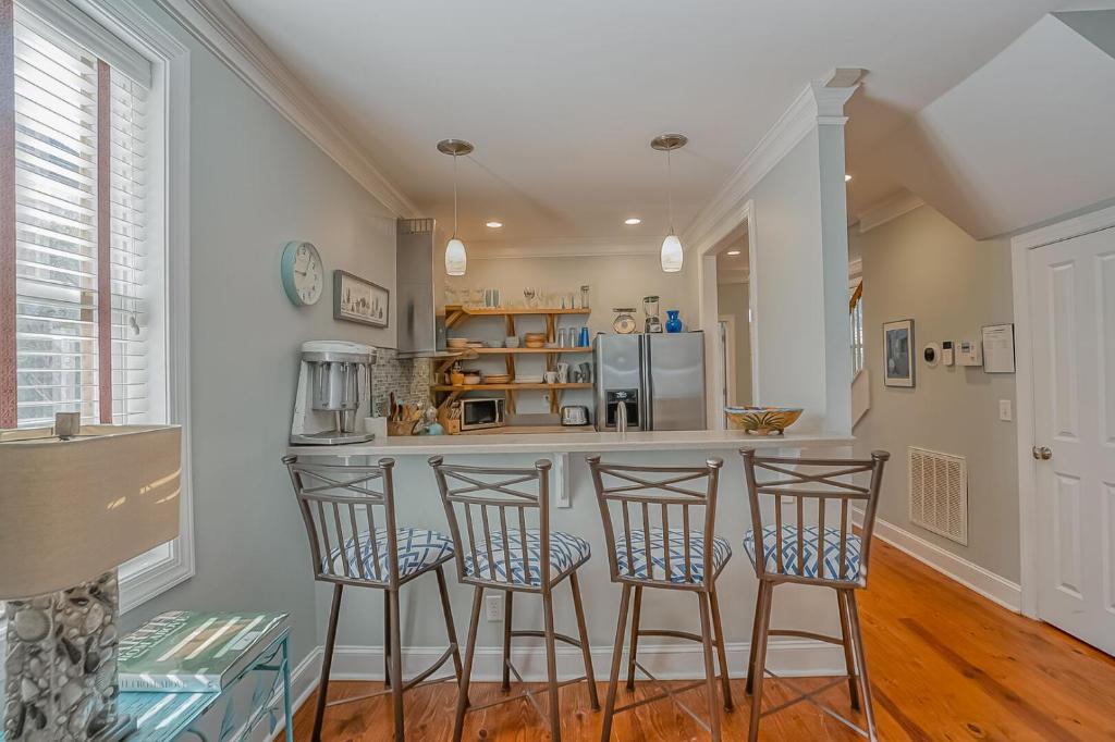 1009 Calhoun Street photo 1