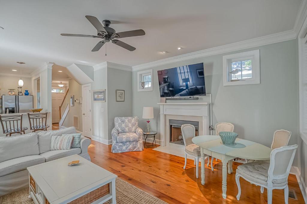1009 Calhoun Street photo 2