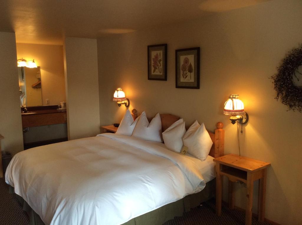 Linderhof Inn image