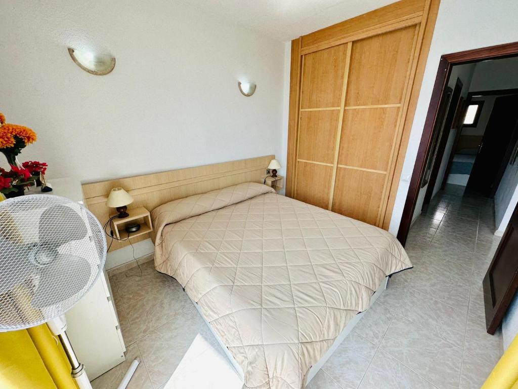 Ocean Front Cozy 2 Bedroom, 3 beds SPACIOUS- Netflix, POOL, Beach Lift & Fast WIFI photo 2