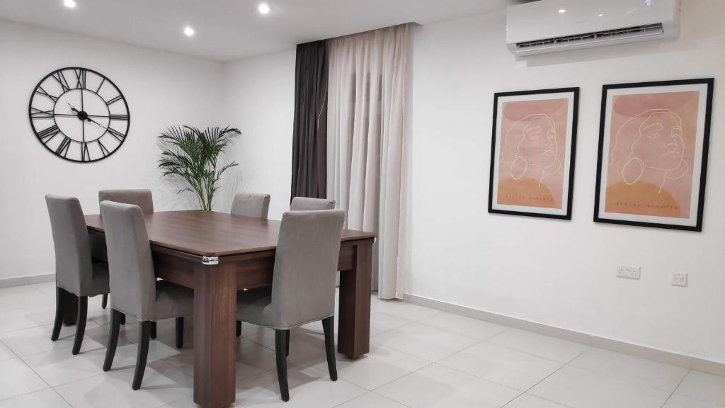 New modern shared apartment - 4KM away from airport photo 4