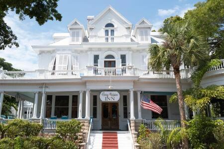 Deluxe King - Curry Mansion with Pool! image