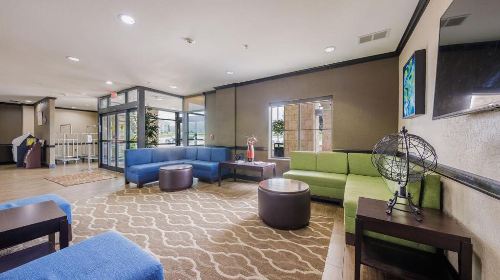 Comfort Suites Lawton Near Fort Sill photo 2
