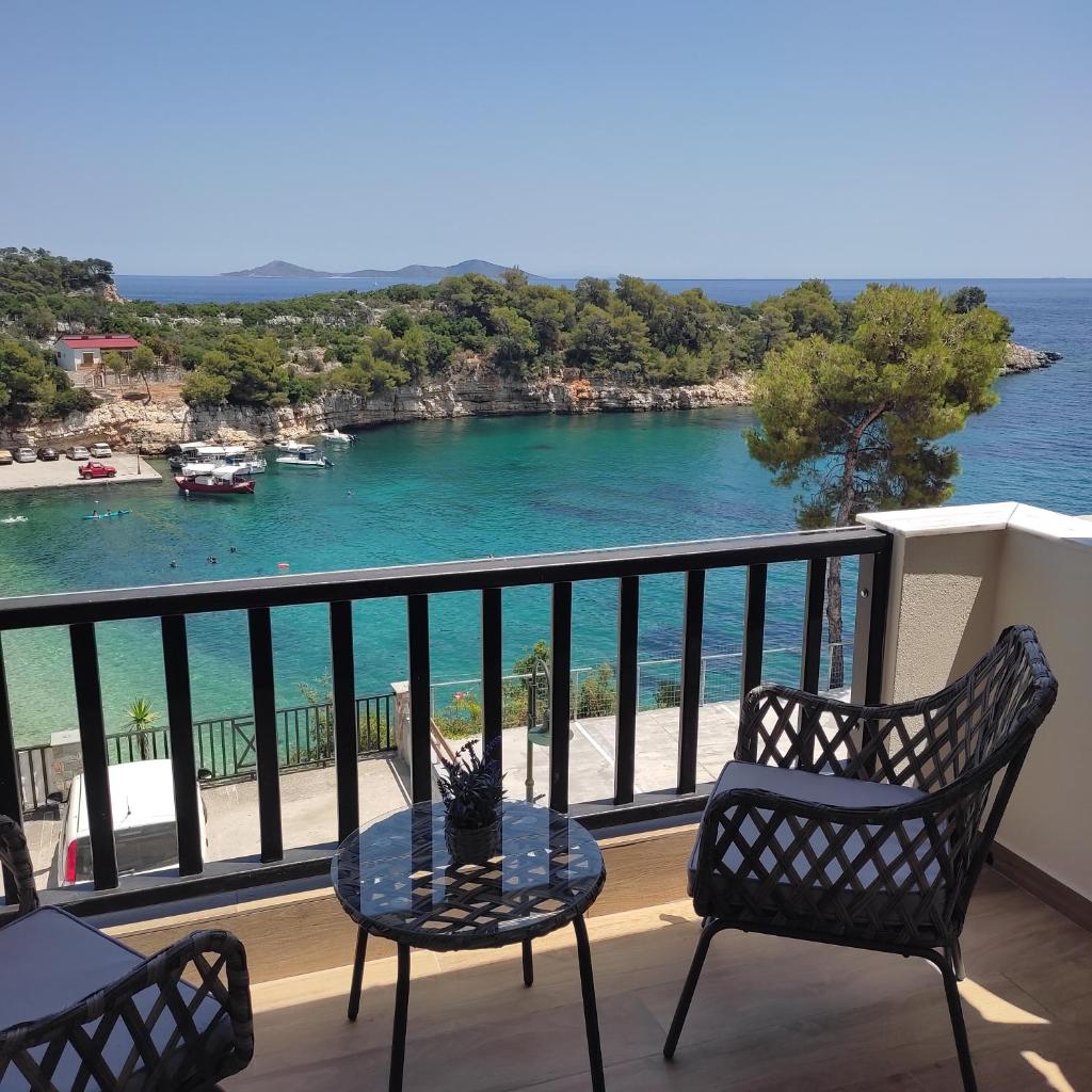 Pansion Nikos photo 3