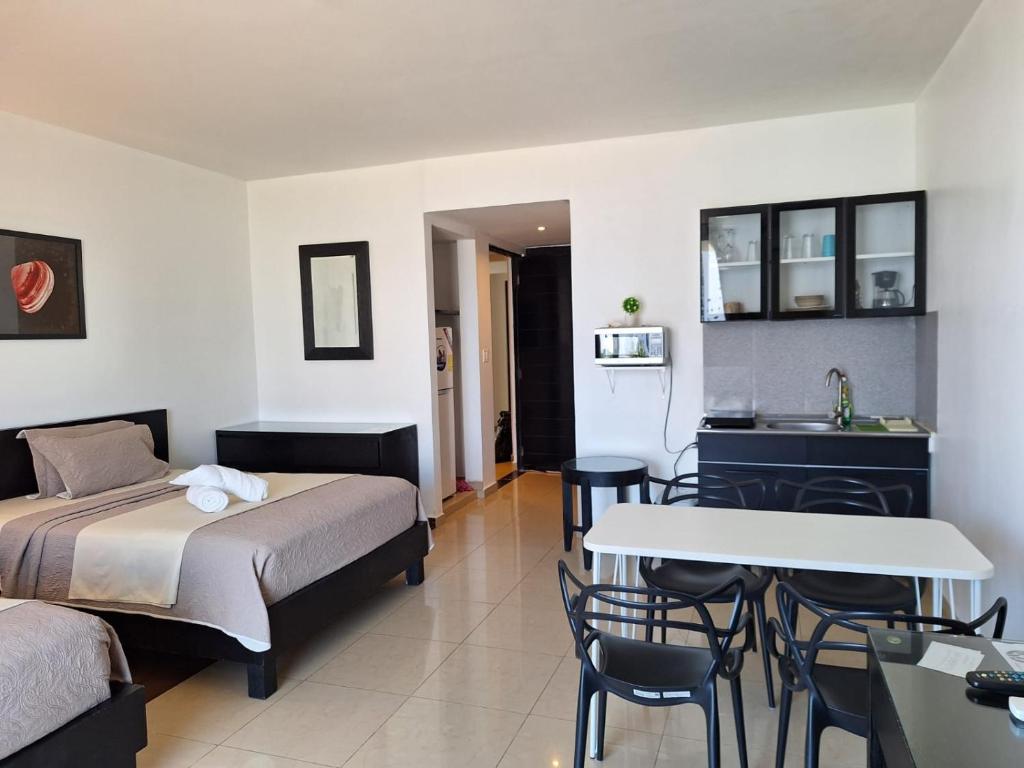 Playa Blanca Towncenter Suite - NO incluye comidas photo 1