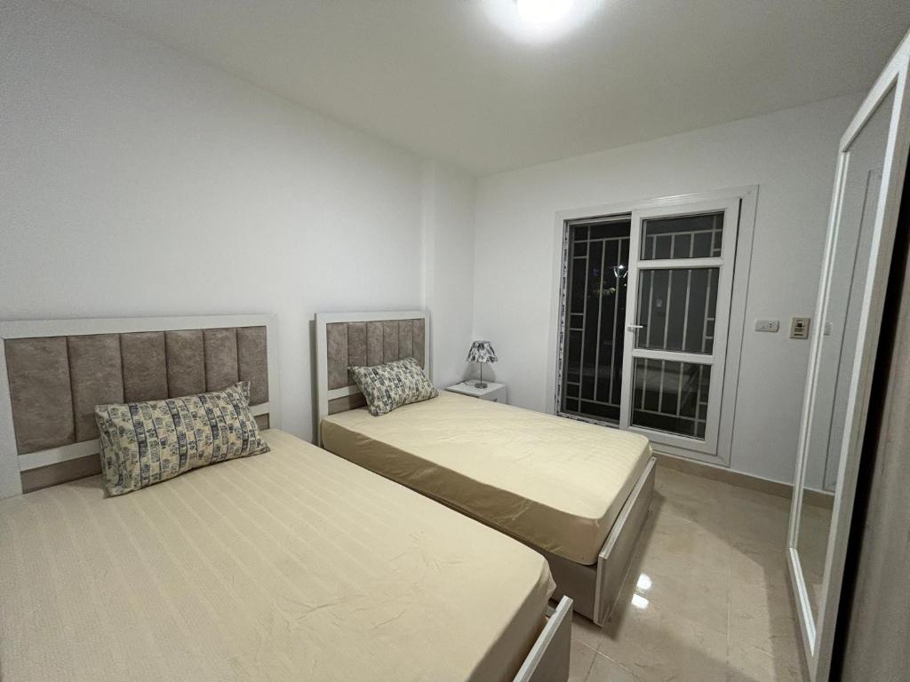 Luxury Inn:2BR Amazing Garden View in Madinaty B10 photo 4