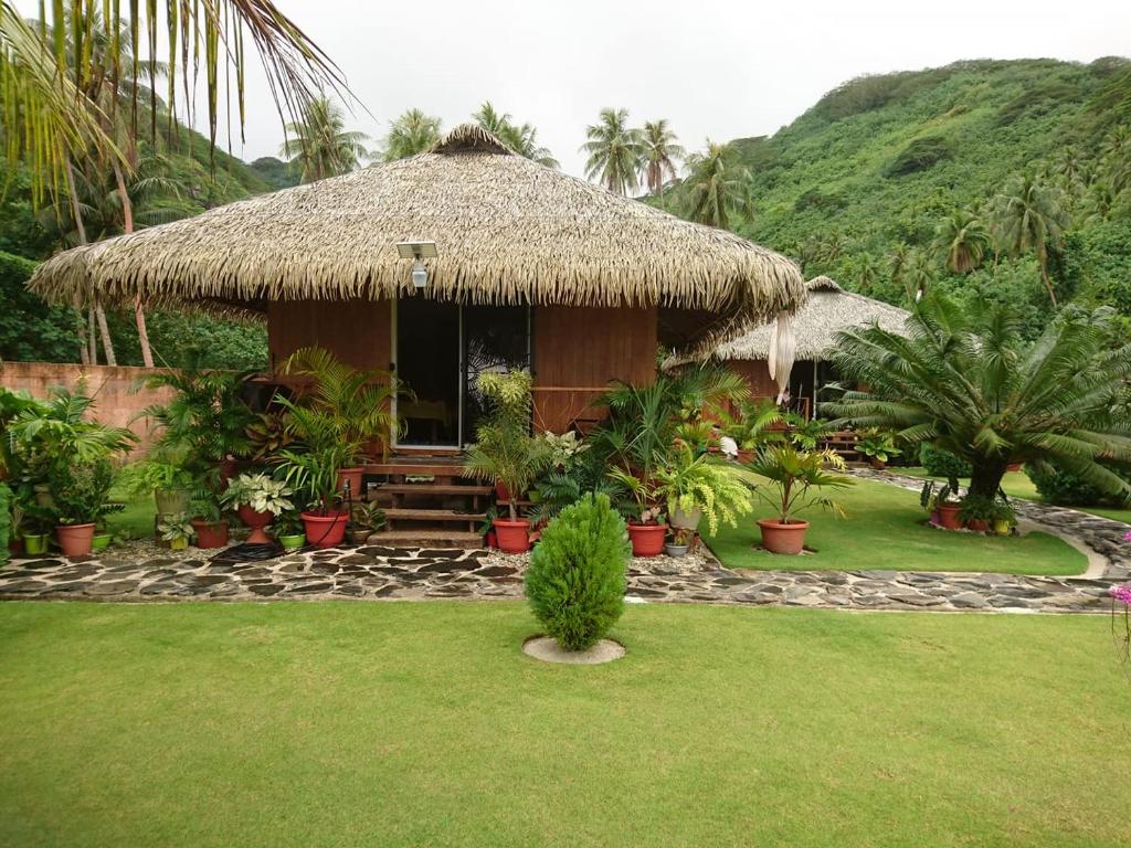 Rops Location Huahine bungalow premium photo 4