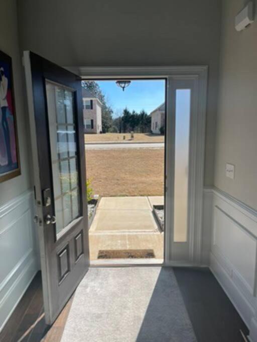 Lakefront 5BR New Home Relaxing and Peaceful photo 1