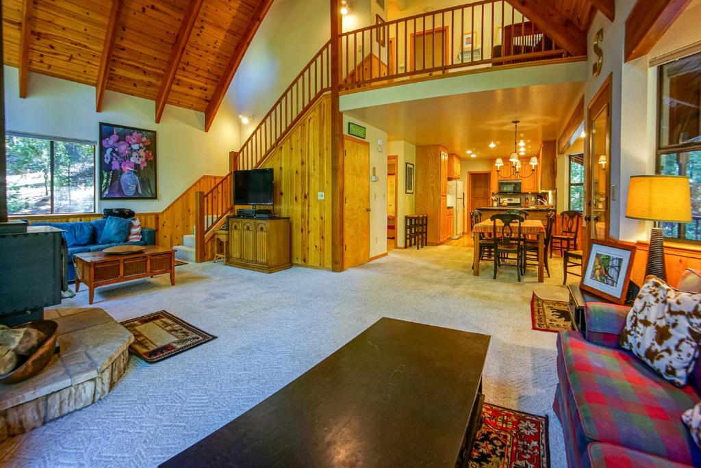 Lupine Lodge photo 1