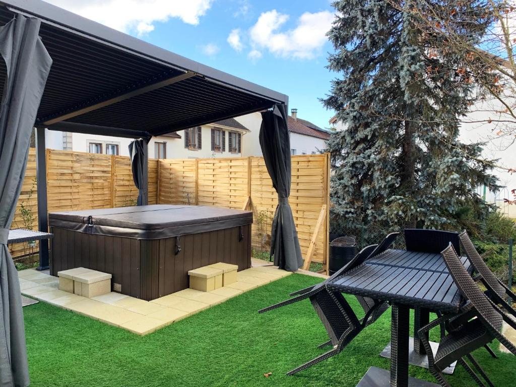 Appartement en duplex spa privatif illimité, animaux admis photo 2