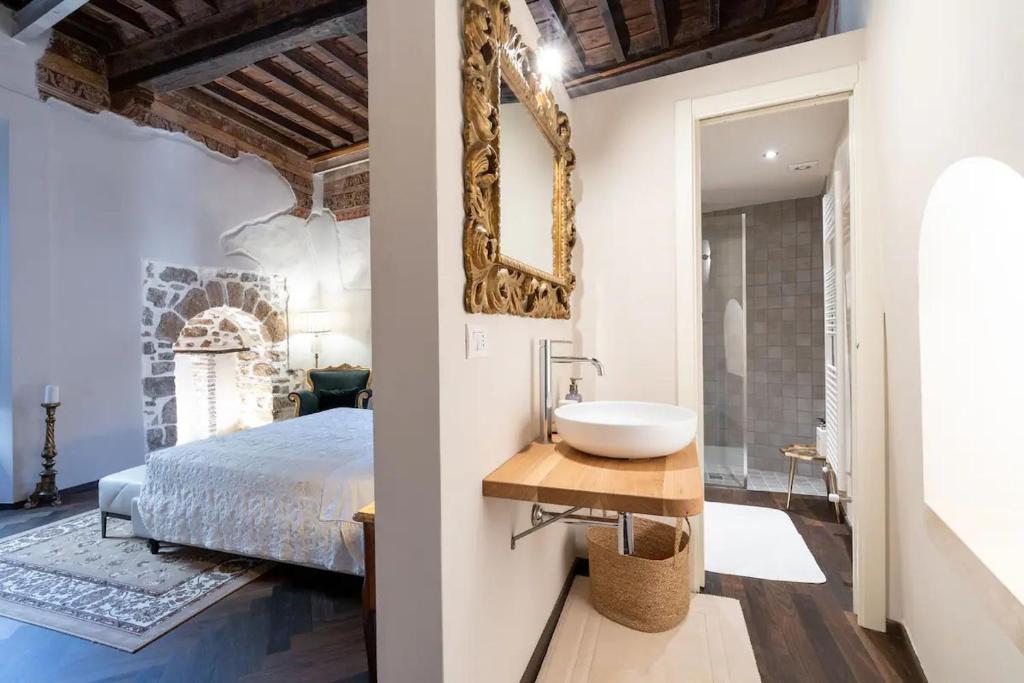 centro storico - LUXURY EXPERIENCE NARNI VINTAGE ÉLITE SUITE photo 4