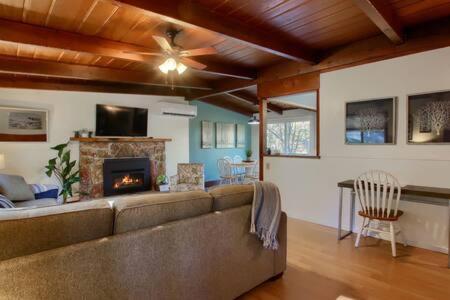 Blue Door Cottage 12 miles to Yosemite Bbq photo 1