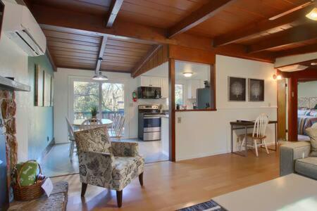 Blue Door Cottage 12 miles to Yosemite Bbq photo 3