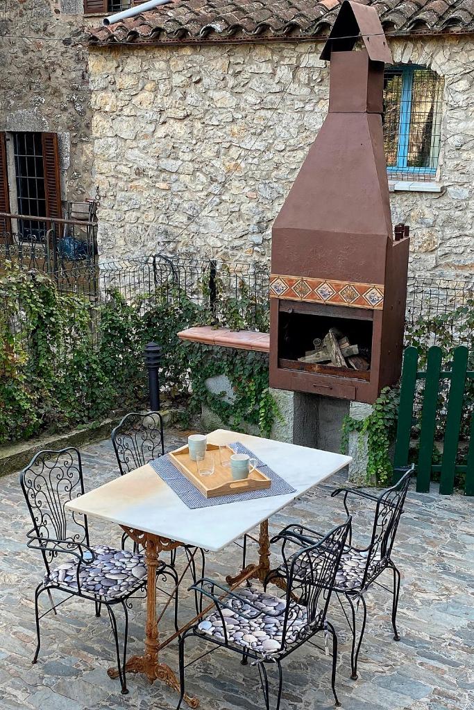 casa con encanto en el bosque y a 10 min de Girona photo 2