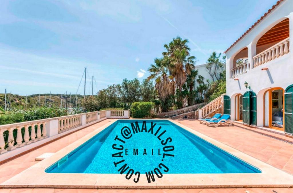 Villa Buenave con piscina climatizada y vistas al puerto photo 1