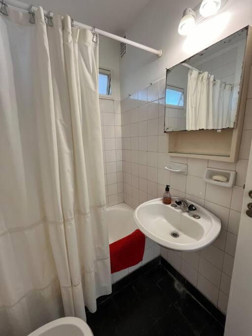 Luminoso departamento a un paso del río. photo 4