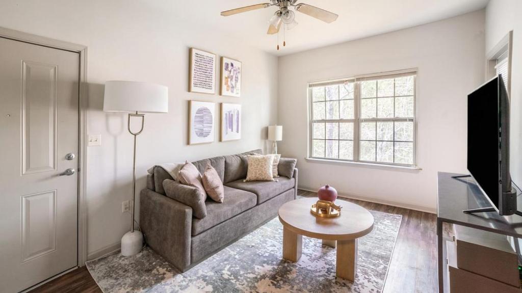 Landing Modern Apartment with Amazing Amenities (ID8014X44)