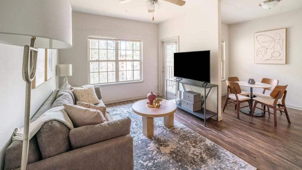 Landing Modern Apartment with Amazing Amenities (ID8014X44) photo 1