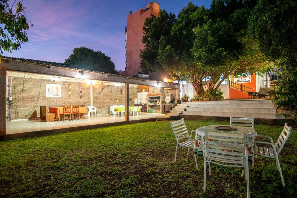 chalet con parque quincho y pileta photo 1