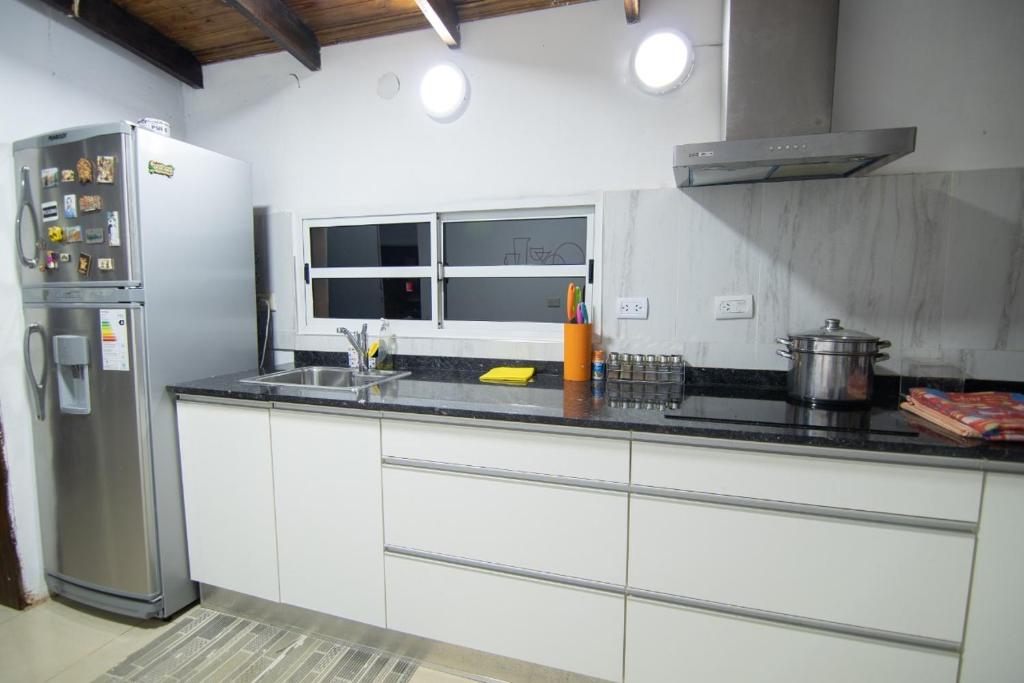 chalet con parque quincho y pileta photo 3
