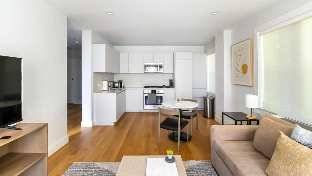 Landing Modern Apartment with Amazing Amenities (ID7294X83) photo 1