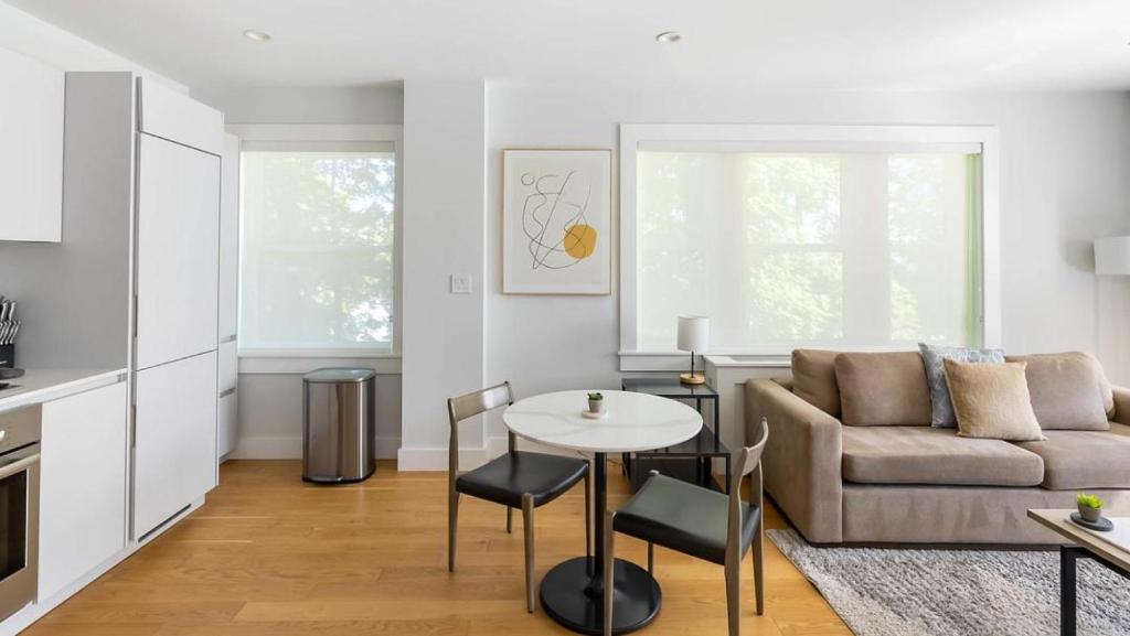 Landing Modern Apartment with Amazing Amenities (ID7294X83) photo 3