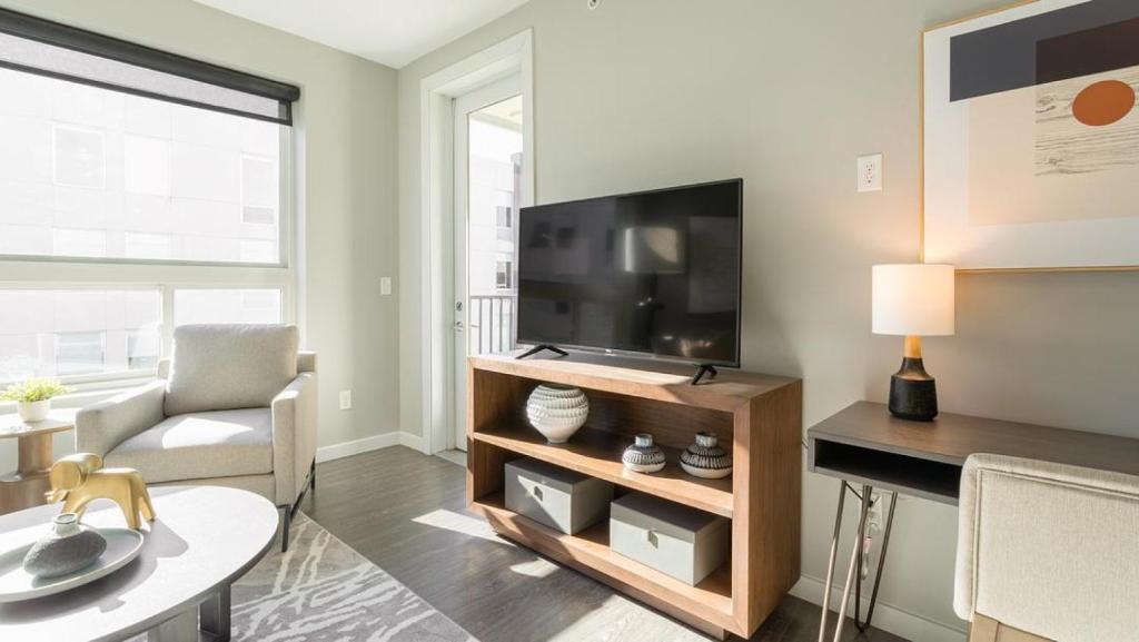 Landing Modern Apartment with Amazing Amenities (ID8359X76) photo 3