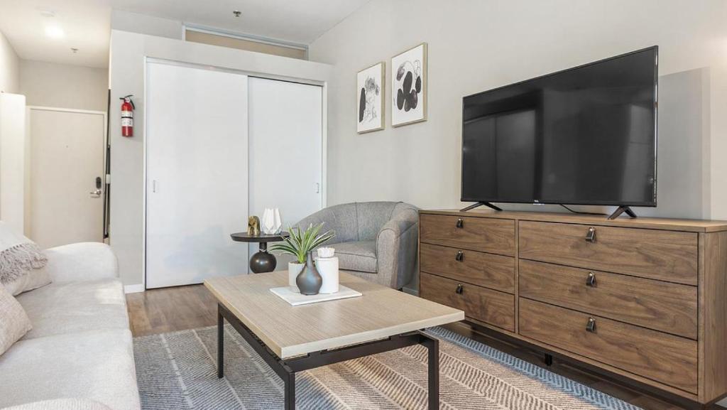 Landing Modern Apartment with Amazing Amenities (ID9906X25) photo 2