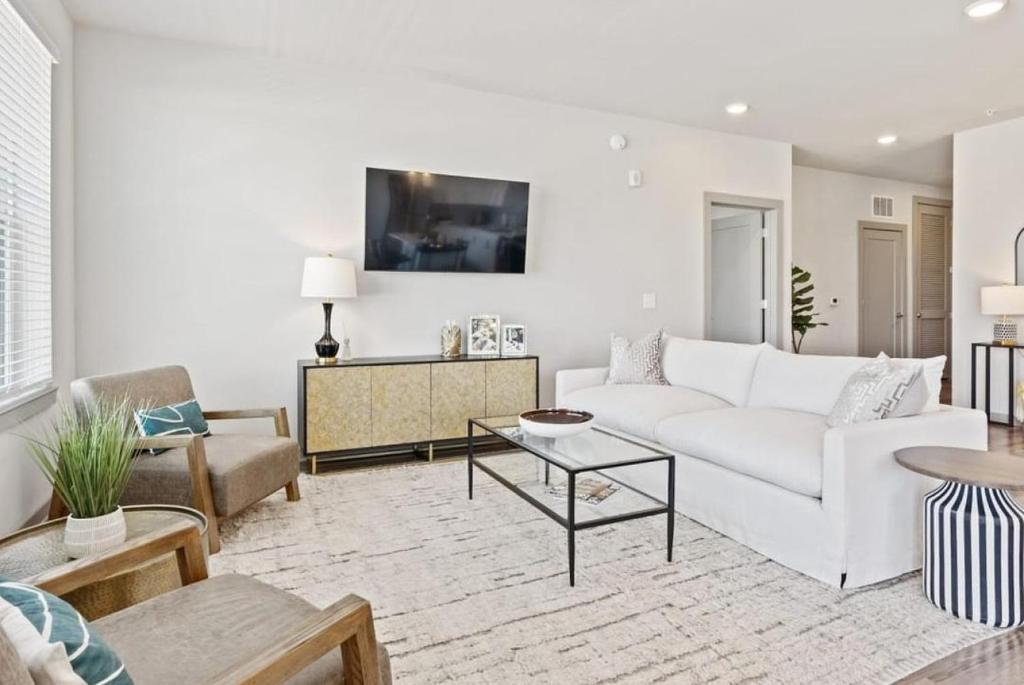 Landing Modern Apartment with Amazing Amenities (ID6832X09) image