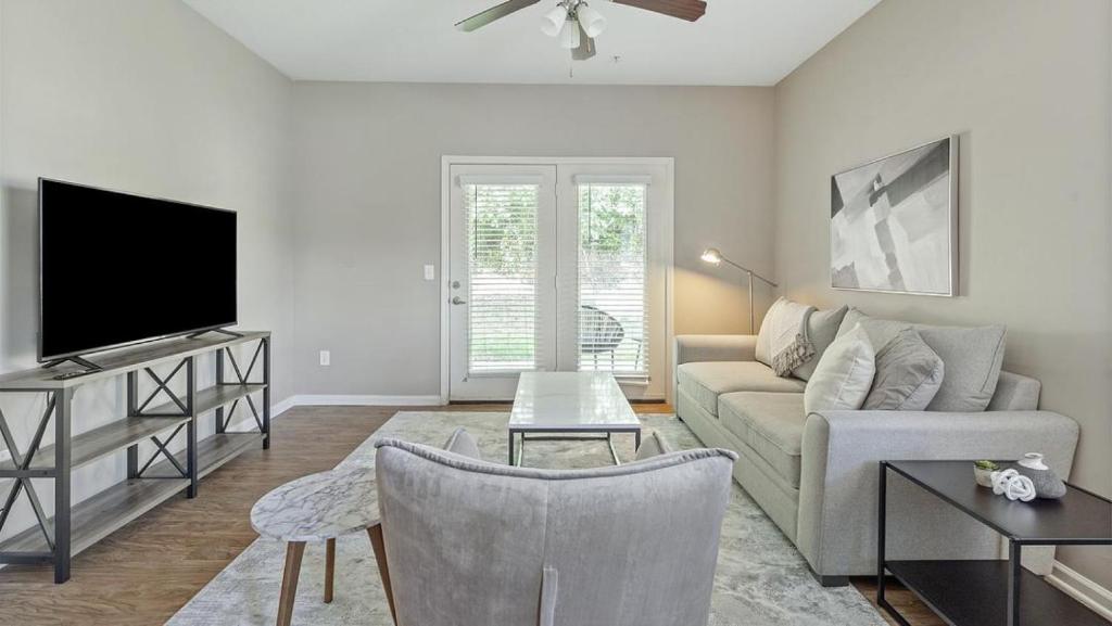 Landing Modern Apartment with Amazing Amenities (ID2796X33) photo 3