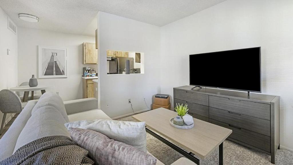 Landing Modern Apartment with Amazing Amenities (ID9297X18) image