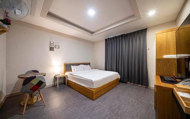 From H Amor Hotel Masan photo 3