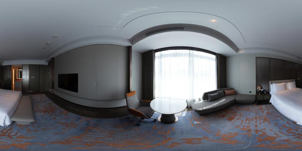Crowne Plaza Qingdao Jinshui, an IHG Hotel photo 2