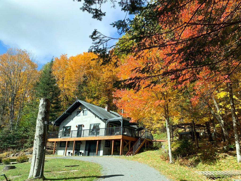 Luxury St-Sauveur Chalet with Swim Spa Close to Ski photo 1