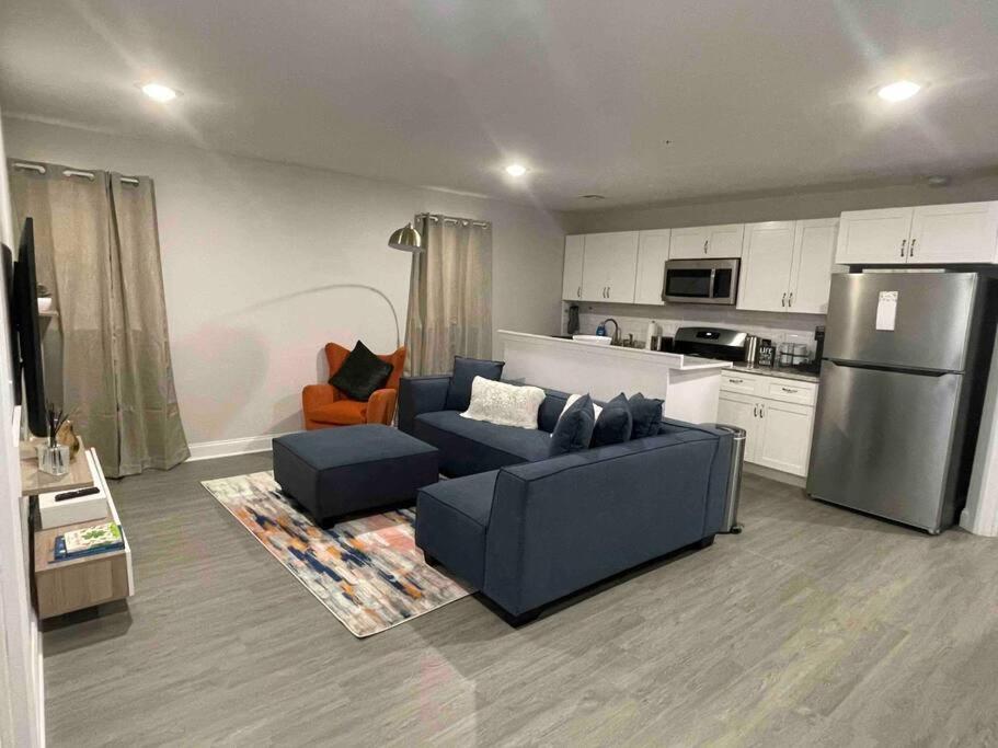 Luxury 2BEDROOM NEAR EWRNEWARK AIRPORT image