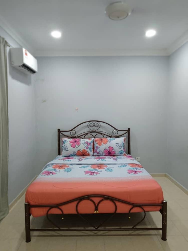 Cempaka Homestay Batu Pahat 93 photo 1