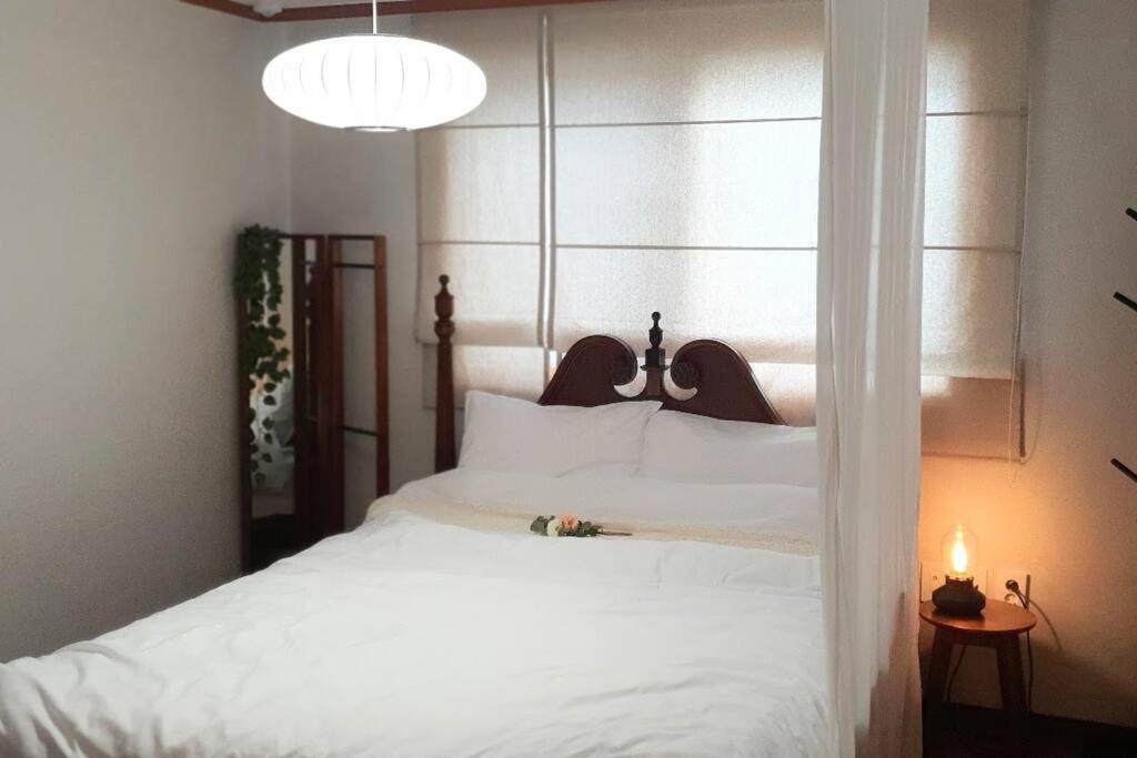 Our moment #EuropeAirbnbmood#freeparking#cafebathroom#simmons#max4 photo 2