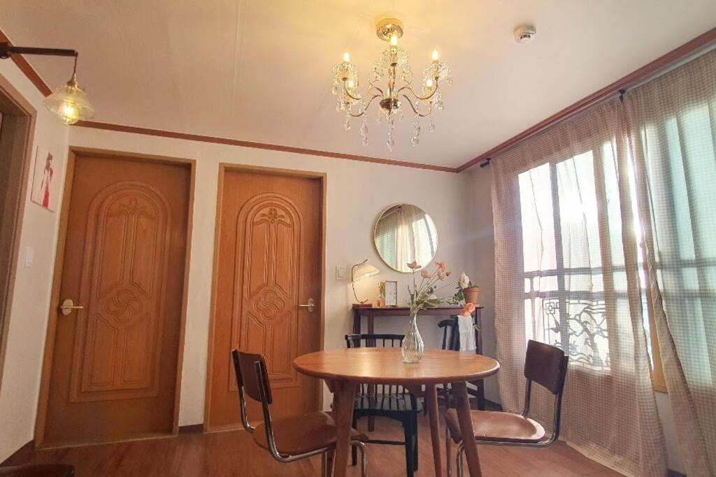 Our moment #EuropeAirbnbmood#freeparking#cafebathroom#simmons#max4 photo 1