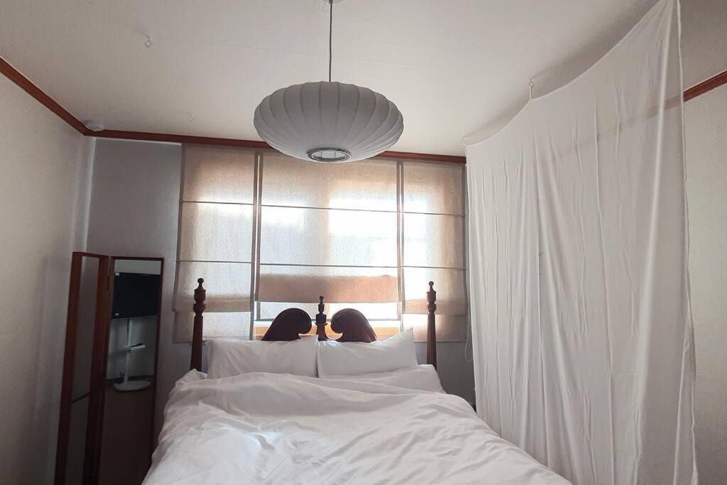 Our moment #EuropeAirbnbmood#freeparking#cafebathroom#simmons#max4 photo 4