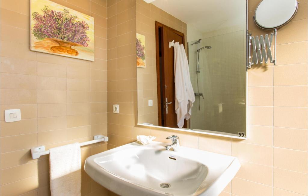 Nice Home In Portocolom With Outdoor Swimming Pool photo 4