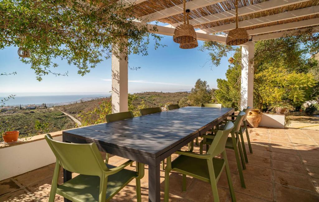3 Bedroom Stunning Home In Algarrobo photo 2